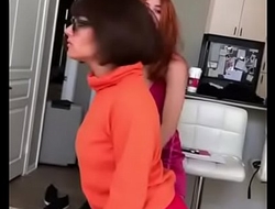 Putas ricas bailan Scooby Doo papah