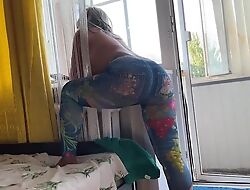 Curvaceous mom pulls near her jeans up get assfucked